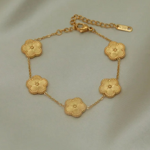 Load image into Gallery viewer, Clover Leaf Gold Bracelet