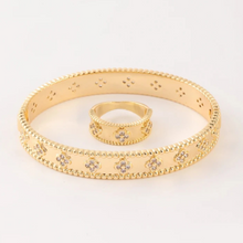 Load image into Gallery viewer, CZ Diamond Clover Bangle