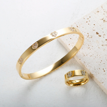 Load image into Gallery viewer, Heart Diamond Bangle