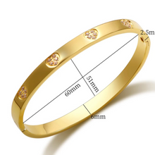 Load image into Gallery viewer, Heart Diamond Bangle